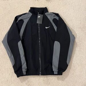 Nike Men's Black and Gray Windbreaker